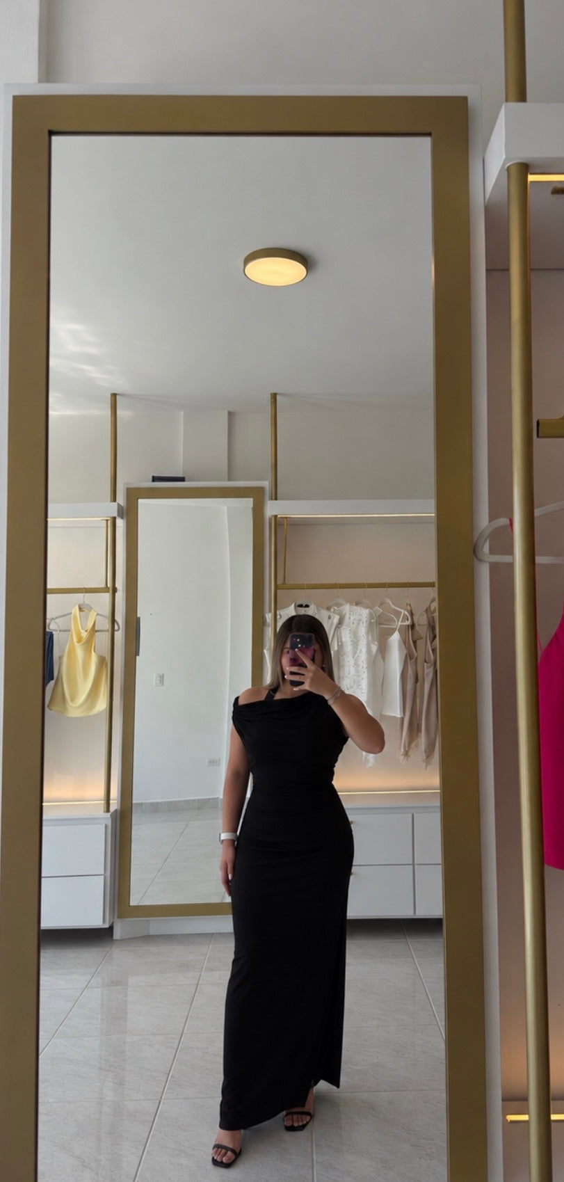 Vestido negro asimétrico